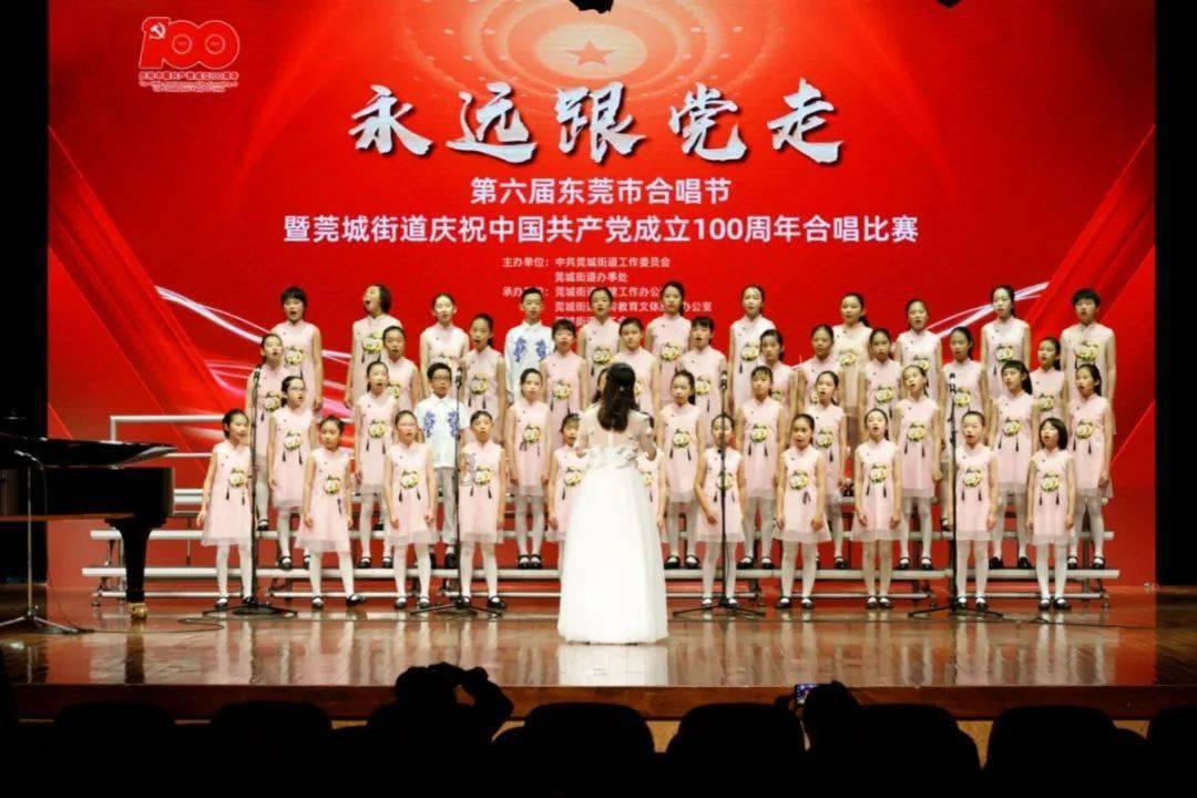 夏季热带海滩逃生